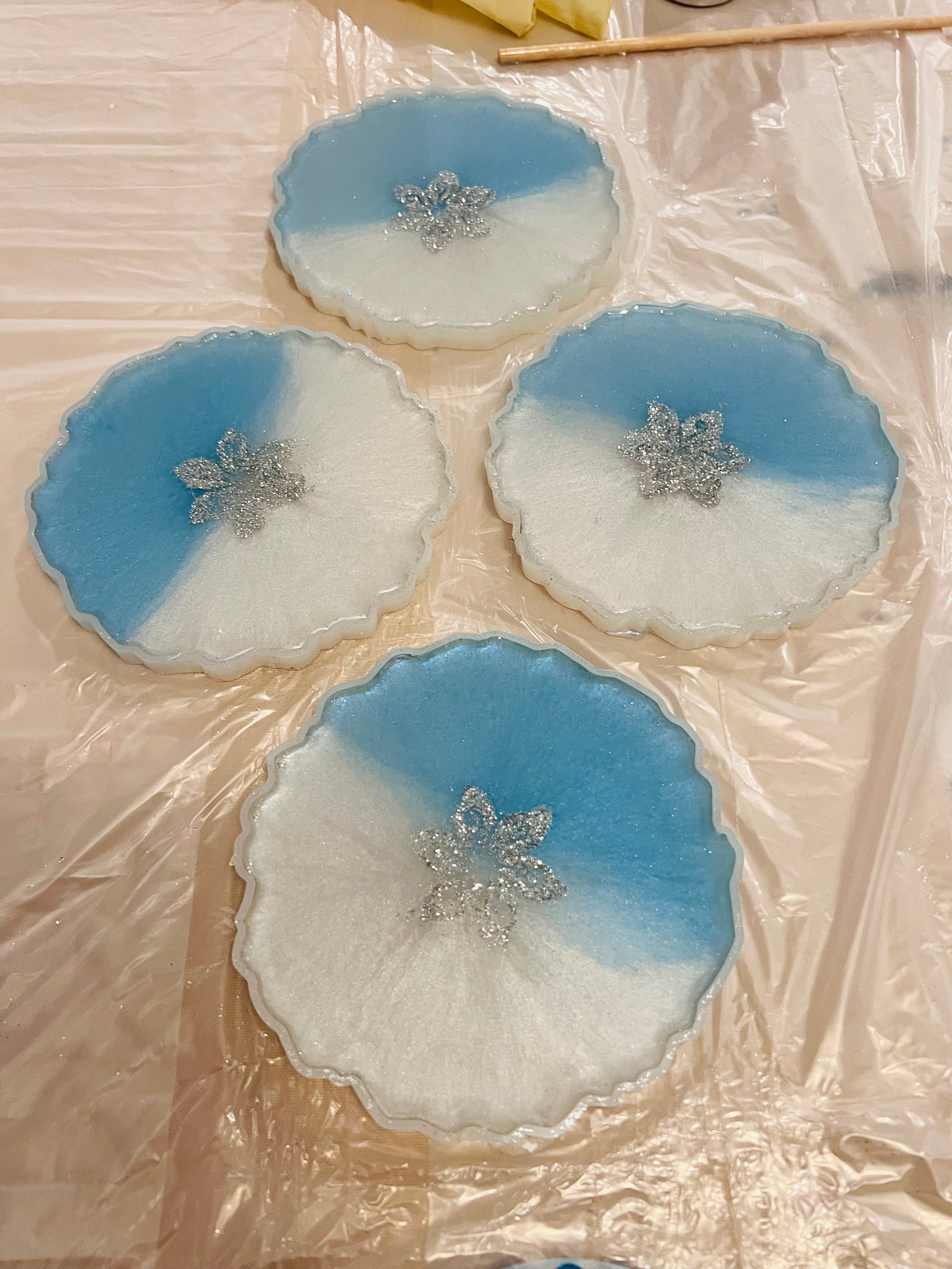 Handmade resin cupcakes holder with 4 coasters. (set)